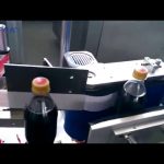 Automaatne Cola pudeli sildistamise masin