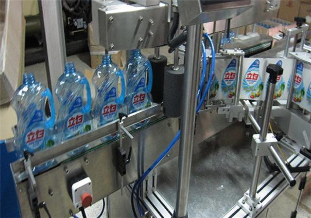 Automaatne kahepoolse märgistamise masin šampooni losjoonipudelite üksikasjad